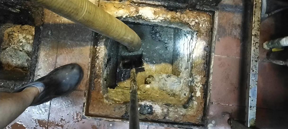 精河污水池清理一般都有毒气，怎么预防中毒呢？
